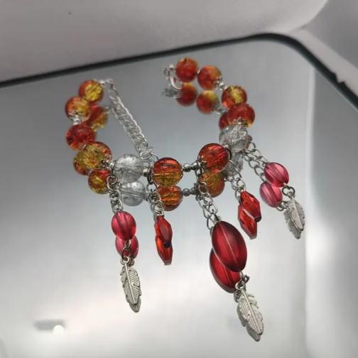 bracelet rouge et plume